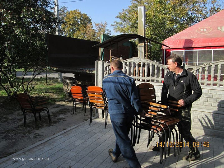 В Николаеве демонтировали незаконную палатку