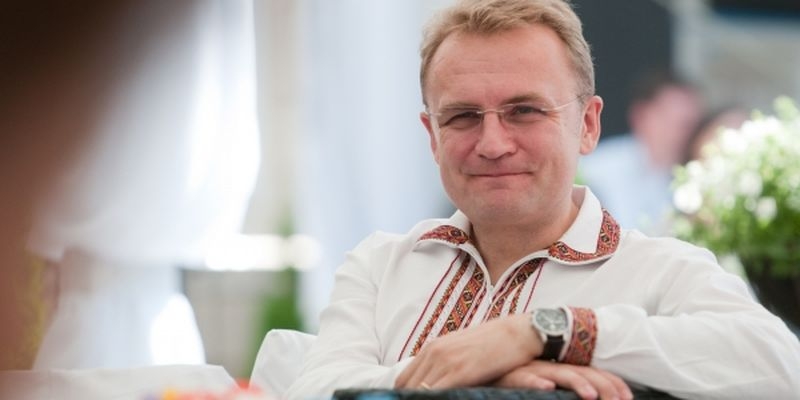 Садовый заявил, что «Самопомощь» пока не вела переговоров о коалиции, хотя он уже встречался с Порошенко и Яценюком