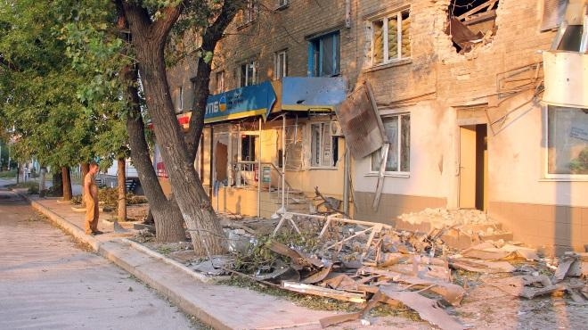Вследствие обстрела в Луганской области повреждены школа, детский сад, жилые дома