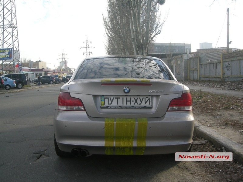 \"Путин х...\" - машины с такими номерными знаками ездят в Киеве. ФОТО