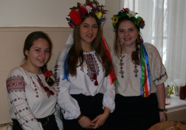 В Николаеве на благотворительной ярмарке школьники предлагали "Сырники с москалем" и "Кровь российских младенцев"