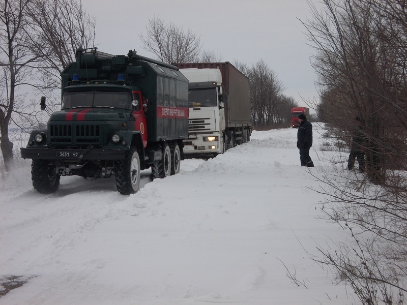 Последствия непогоды на Николаевщине: перевернувшийся автобус, обледенения, заторы