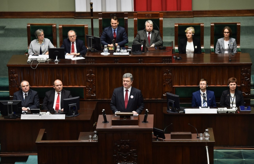 Порошенко в ближайшее время внесет на рассмотрение Парламента закон об отказе Украины от внеблокового статуса