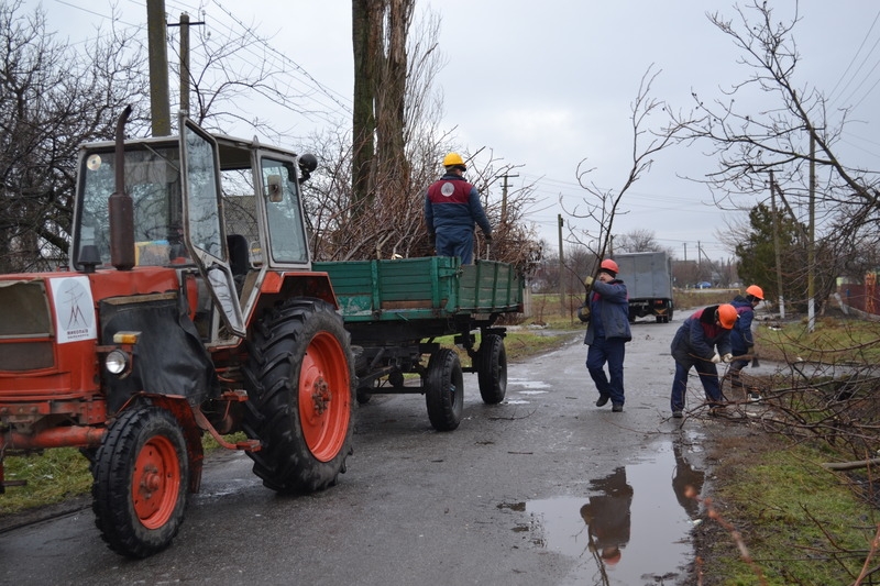 Николаевские энергетики помогают дровами   социальной инфраструктуре области
