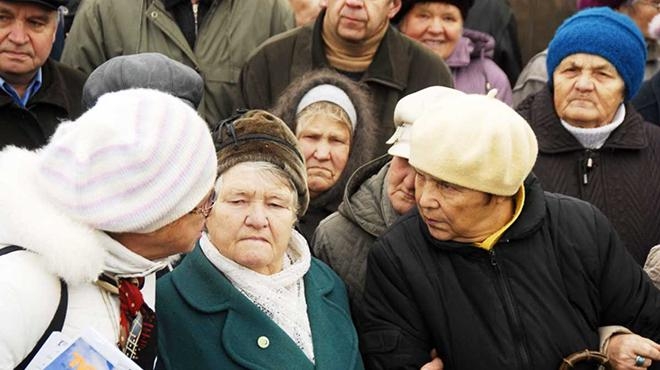 Женщинам в Украине разрешили до 2022 г. выходить на пенсию в 55 лет при наличии 30-летнего стажа