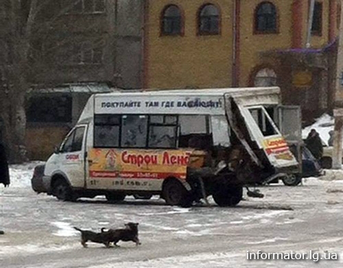 В Луганске военная машина боевиков протаранила маршрутку: взорвался баллон с газом, пострадали люди