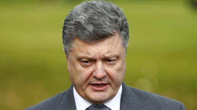 Порошенко заявил, что Украина готова к военному положению, так как итогом минских переговоров может быть как мир, так и война 