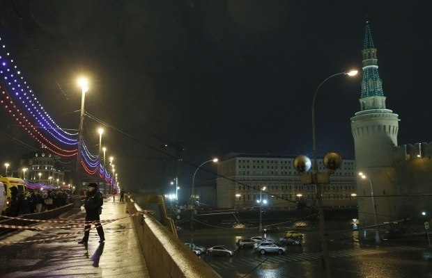 Опубликованы фото с места убийства Бориса Немцова 18+