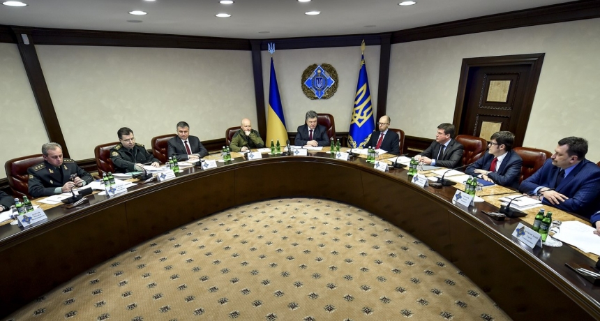 Порошенко провел совещание с силовиками по ситуации в зоне АТО