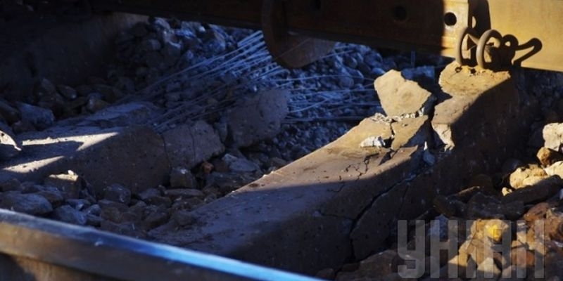 В Харькове под пассажирским поездом подорвали железнодорожное полотно
