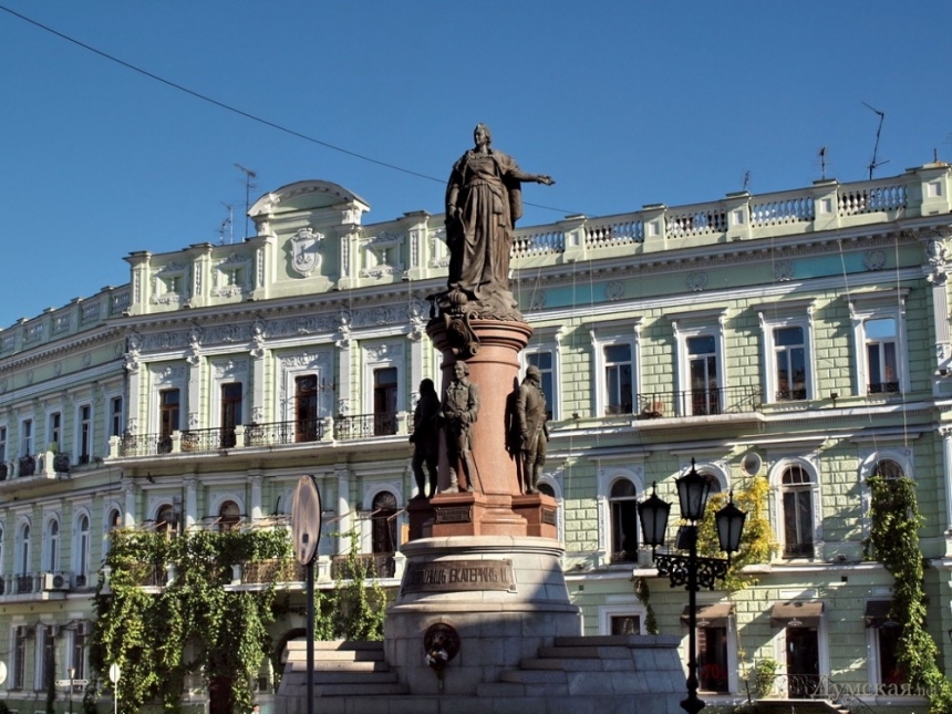 Суд отказался демонтировать памятник Екатерине II в Одессе 