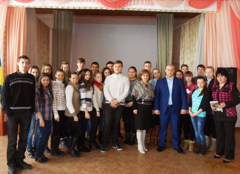 Глава налоговой Ленинского района рассказал школьникам о важности уплаты налогов