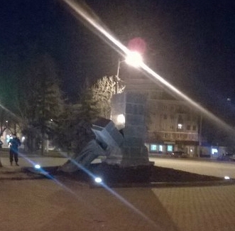 Закон "Об осуждении коммунистического режима" в действии: в Харькове за ночь снесли три памятника. ВИДЕО