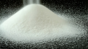 Кабмин повысил минимальные цены на сахар на треть