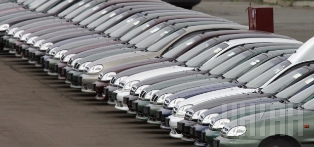 Украина в два раза снизила спецпошлины на импорт легковых авто с 14 апреля 