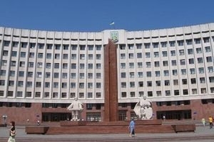 Ивано-Франковский облсовет объявил о запрете ПР, КПУ и "Оппозиционного блока"