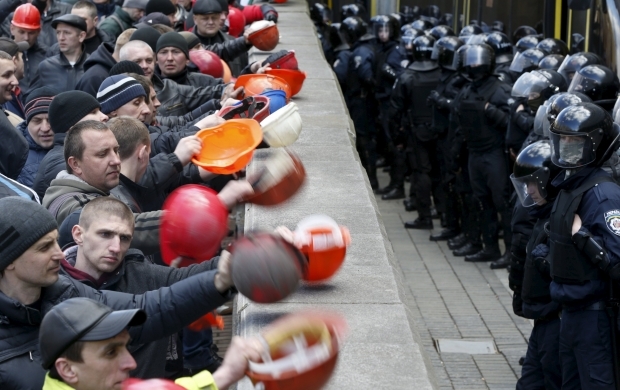 Яценюк заявил, что акции протеста шахтеров - это попытка дестабилизировать ситуацию в стране 