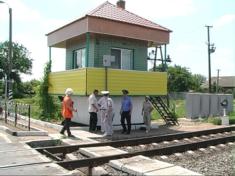 Житель Николаева пытался разобрать вагон, чтобы сдать деталь на металлолом