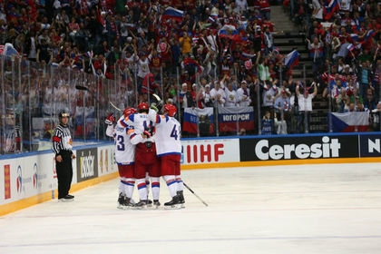 В финал Чемпионата мира по хоккею встретятся сборные Канады и России
