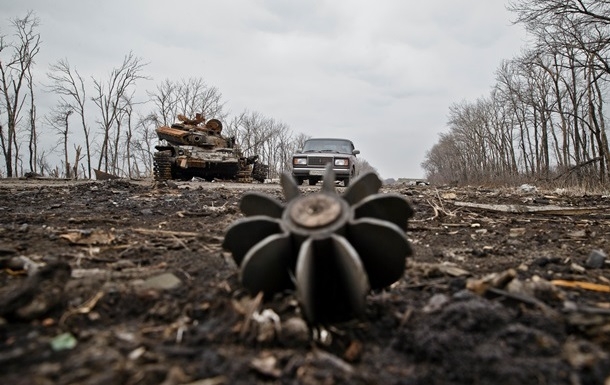 Обстрелы на Донбассе:  пострадали гражданские, ранены украинские бойцы и остановка Авдеевского коксохима