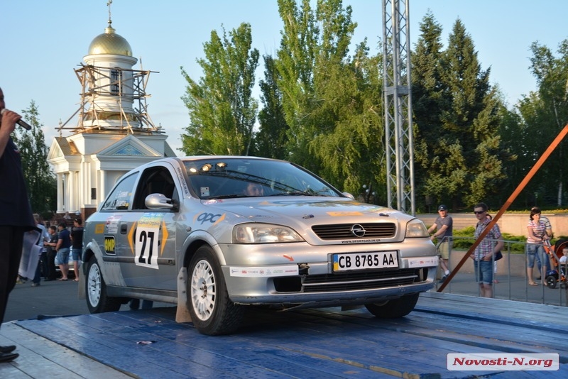 В Николаеве победители чемпионата по ралли получили свои заслуженные кубки. ФОТО