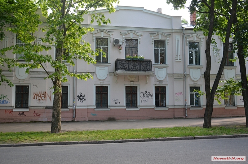 В Николаеве уродуют исторические и архитектурные памятники