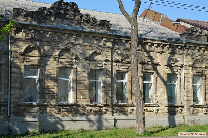 Реставрация по-николаевски: в городе варварски уродуют исторические и архитектурные памятники