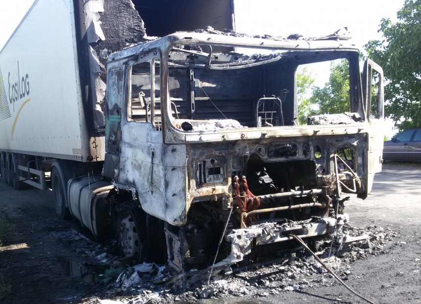 В Николаевской области на ходу загорелся грузовик
