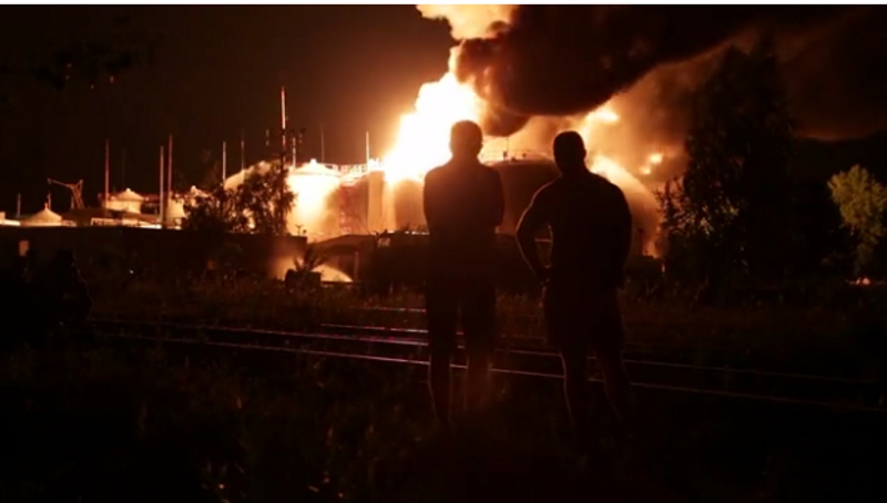 На месте пожара на нефтебазе под Киевом найдены тела трех пожарных