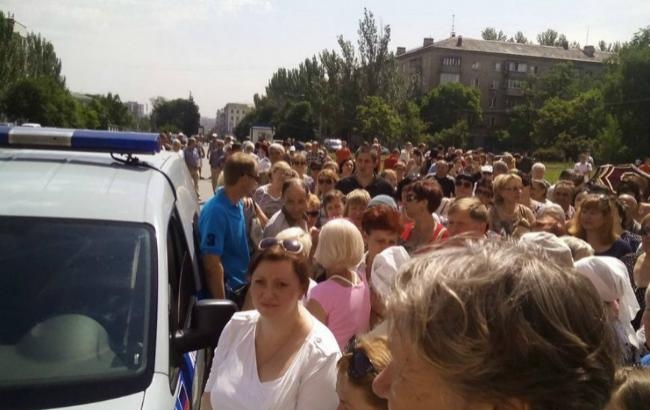 В центре Донецка прошел митинг с требованием прекратить войну: "Уйдите все!"