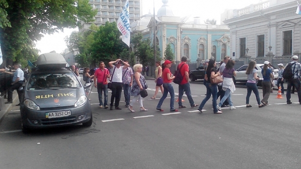В Киеве вкладчики перекрыли движение на Грушевского