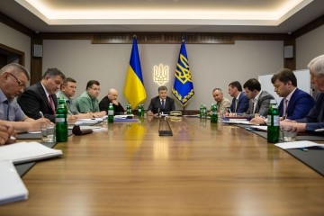 Порошенко заявил, что угроза коррупции для Украины сейчас не меньше, чем угроза от российской агрессии на Донбассе