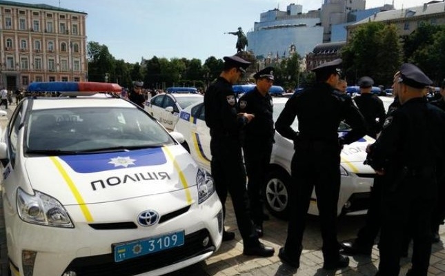 Порошенко пообещал в скором времени подписать закон о полиции