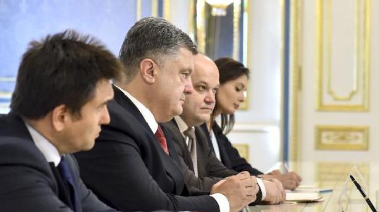 Порошенко предложил закрепить особый статус оккупированного Донбасса