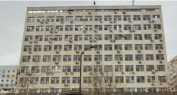 В Одессе сотрудник Апелляционного суда выбросился с крыши здания