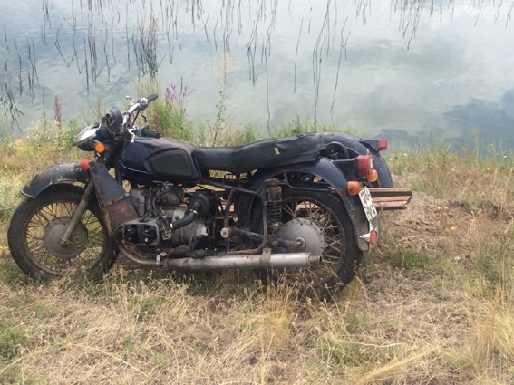 На Николаевщине парень угнал мотоцикл и сбросил его в водоем