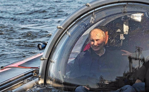 В Крыму Путин погрузился в батискафе на дно Черного моря. ВИДЕО