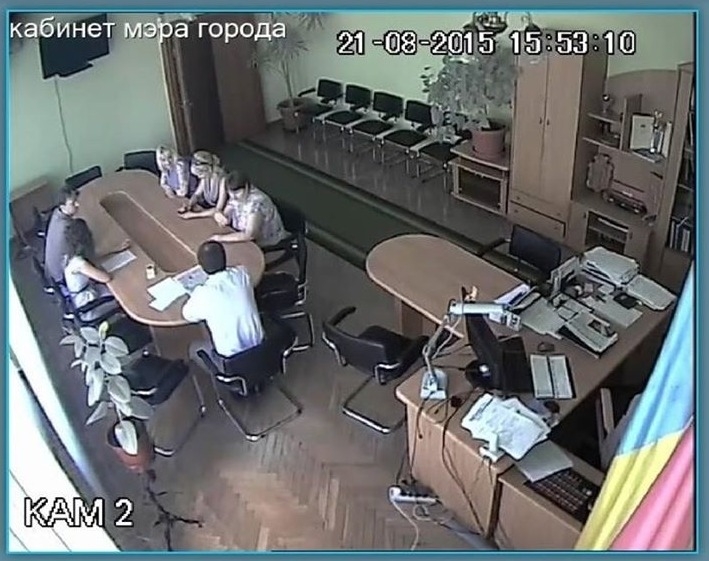 Мэр Вознесенска разместил веб-камеру в своем рабочем кабинете