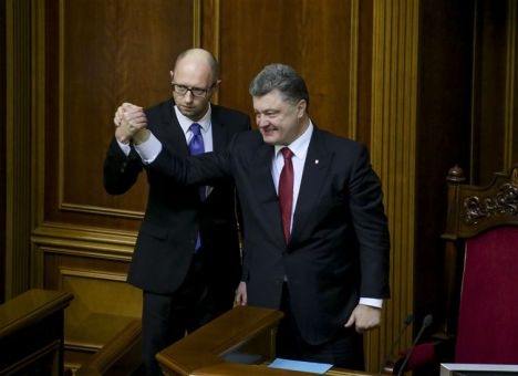 Политолог назвал главный «бонус» Яценюка от слияния «НФ» и «БПП»