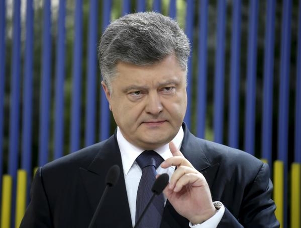 Порошенко обвинил Россию в гибели  нацгвардейцев в столкновениях у Рады