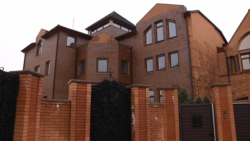 Дом Януковича на столичной Оболони выставлен на продажу