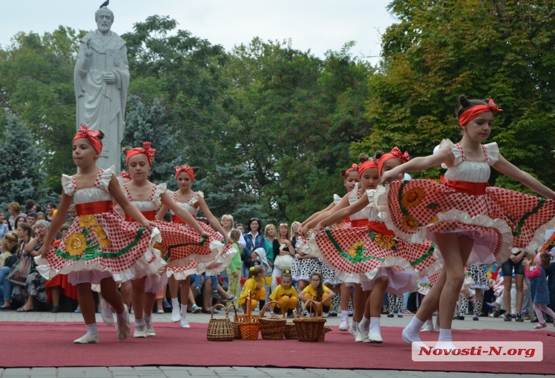В Николаеве прошел «Танцевальный калейдоскоп», приуроченный ко Дню города. ФОТОРЕПОРТАЖ