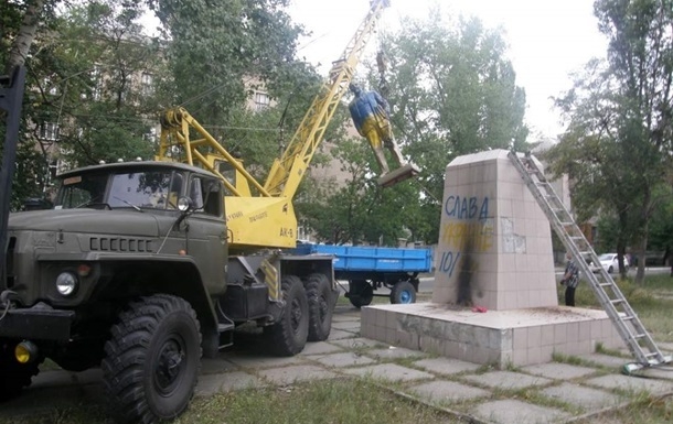 В Киеве хотят снести боле 100 памятников советской эпохи