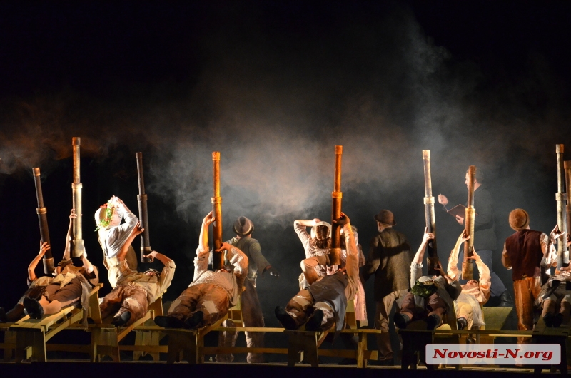 На сцене Николаевкого русского театра состоялся допремьерный показ спектакля «Дракон»