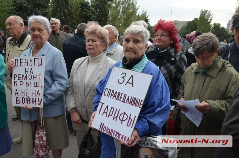 В Николаеве коммунисты под выкрики «Правого сектора» митингуют у горисполкома. ФОТО