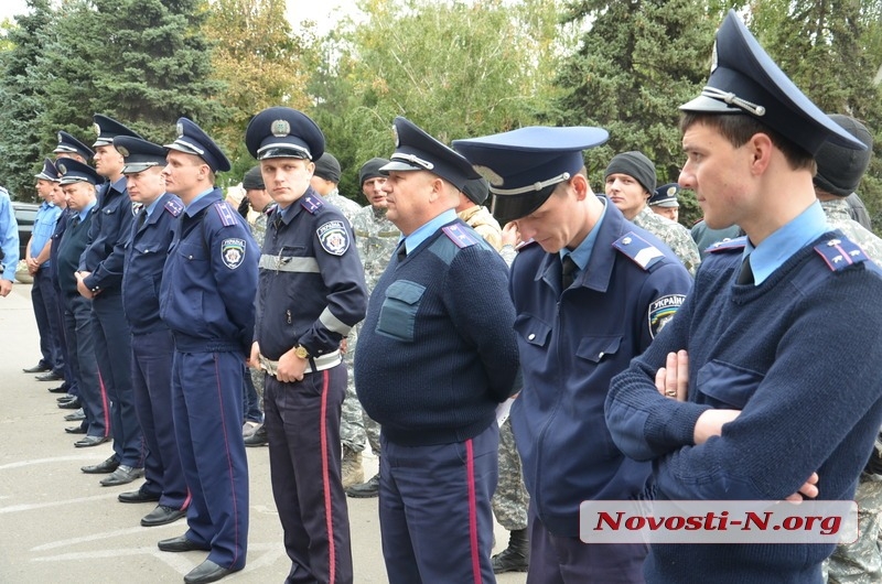 В Николаеве коммунисты под выкрики «Правого сектора» митингуют у горисполкома. ФОТО