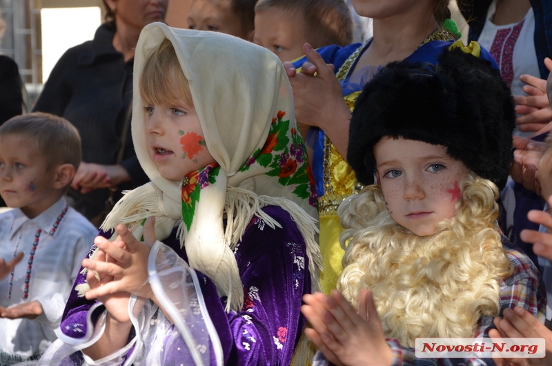 В Николаевском центре социально-психологической реабилитации детей День усыновления прошел по-семейному: весело и с мультфильмом