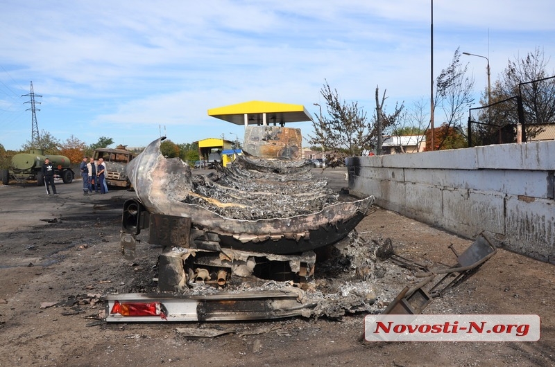 Последствия пожара на АЗС в Николаеве: два бензовоза сгорели, заправка практически не пострадала. ФОТО. ВИДЕО