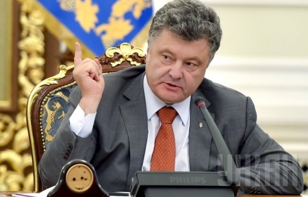 Порошенко пообещал резко повысить денежное обеспечение украинских военных в 2016 году
