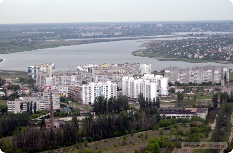 В Николаеве на «Северном» прорвало водопровод: сотни семей остались без воды